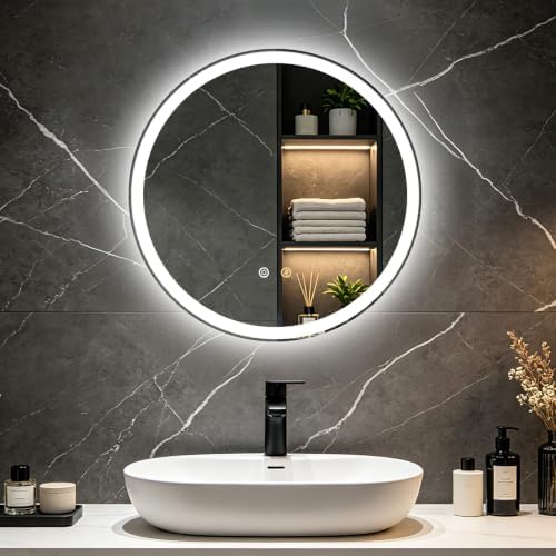 Miroir rond Olyvren à LED rétroéclairé sur un mur clair de salle de bain contemporaine.