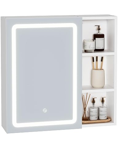 Armoire miroir blanche avec éclairage LED et étagères ouvertes dans une salle de bain claire