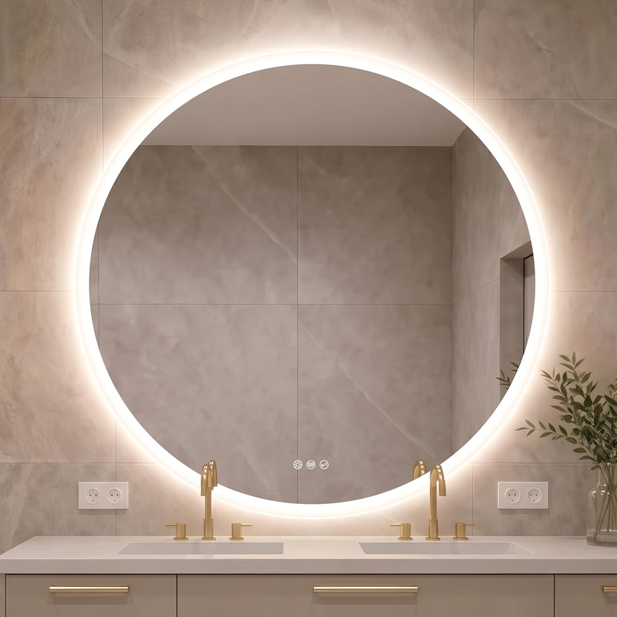 Miroir rond de salle de bain avec éclairage frontal et rétroéclairage doux sur un mur clair.