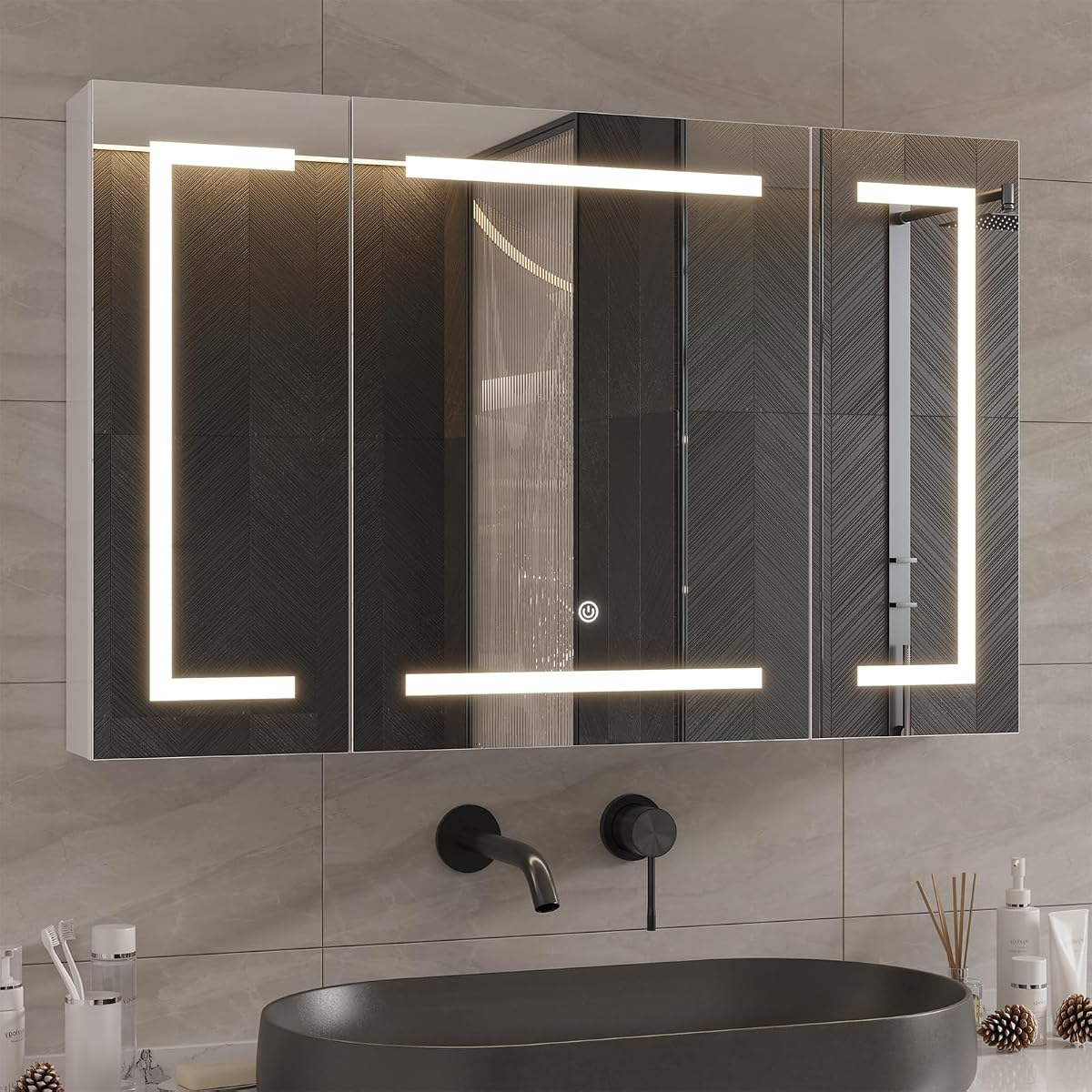 Armoire de toilette blanche à trois portes miroir, éclairage LED, rangement intérieur et prise intégrée