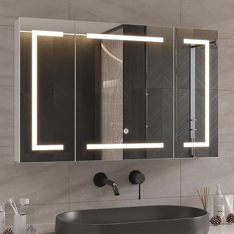Armoire de toilette blanche à trois portes miroir, éclairage LED, rangement intérieur et prise intégrée