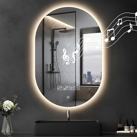 Miroir mural LED rectangulaire dans une salle de bain contemporaine aux tons clairs