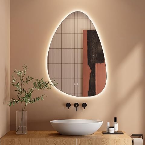 Miroir mural asymétrique Dripex avec éclairage LED dans une salle de bain contemporaine
