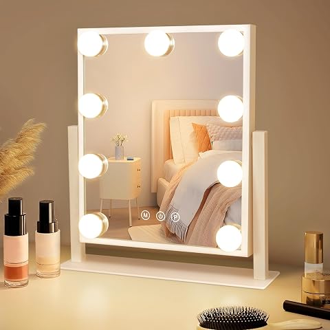 Miroir de maquillage Mursche avec neuf LED et loupe, posé sur un meuble de salle de bain.