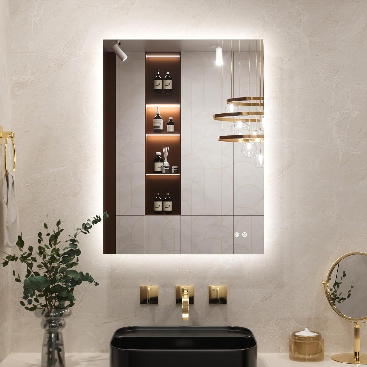 Miroir rectangulaire Keonjinn rétroéclairé au-dessus d’un lavabo dans une salle de bain claire.