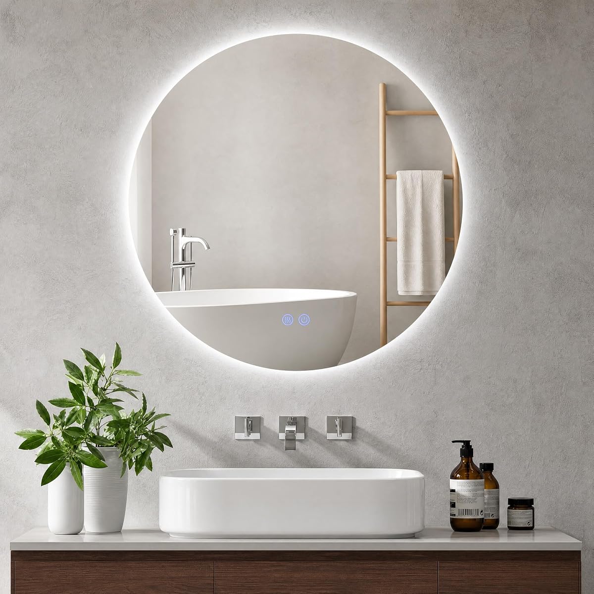 Miroir mural rond de 70 cm avec éclairage LED dans une salle de bain contemporaine